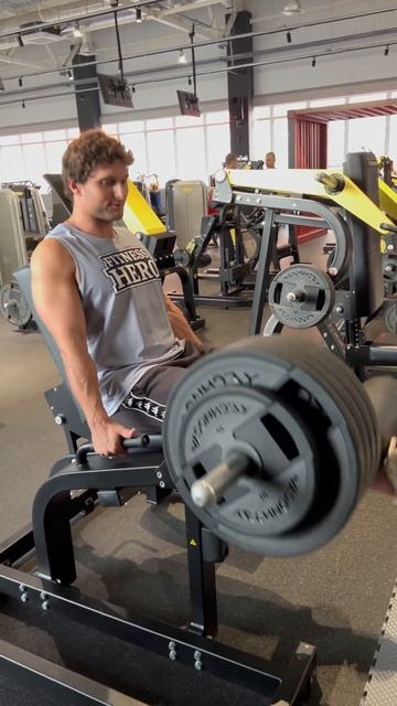 Разгибание голени сидя 90кг*12