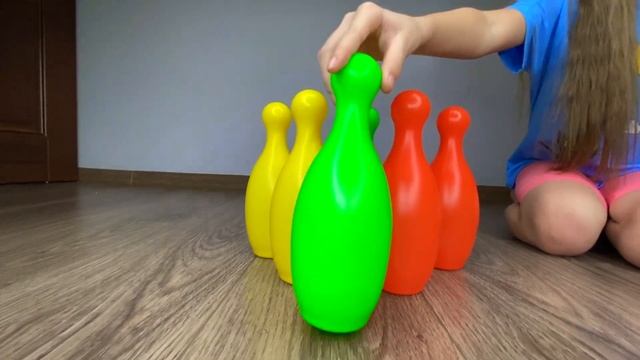 Полина учит цвета
