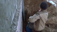 Прокладка труб вдоль дома для электричества