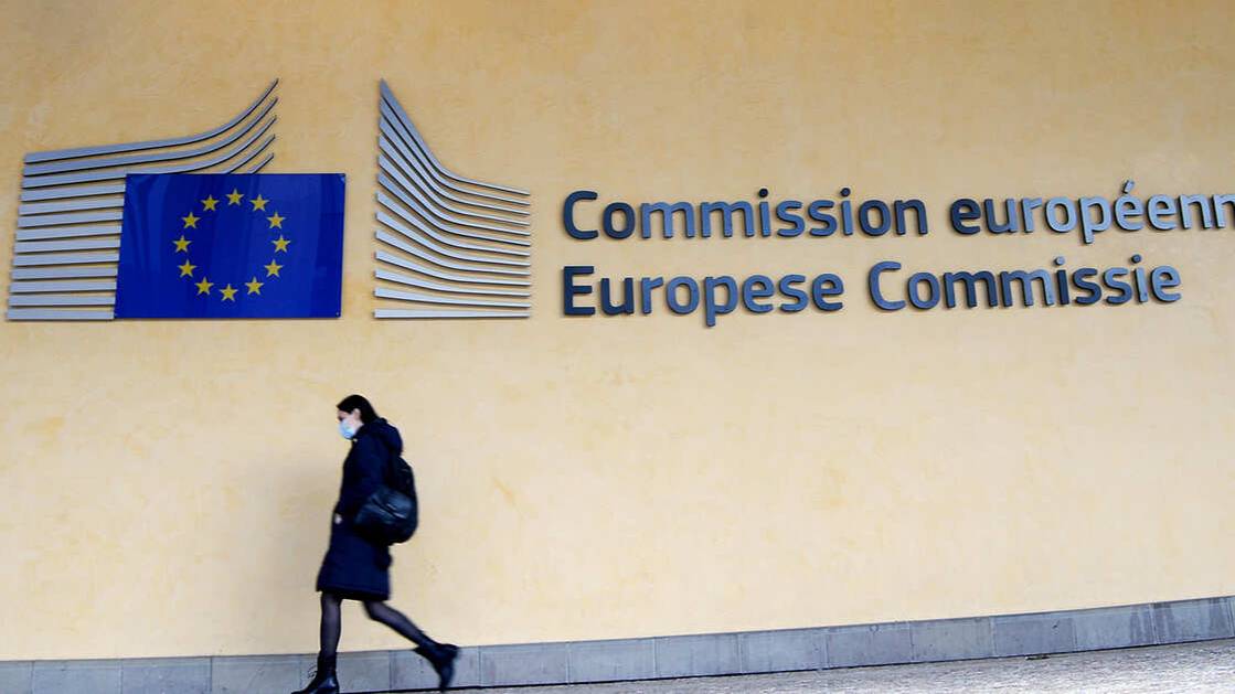 Европарламент начал расследование поездки депутатов в Москву на 80-летие Победы