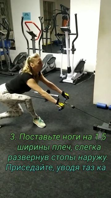 Приседания + диагональные выпады назад с нижним блоко?