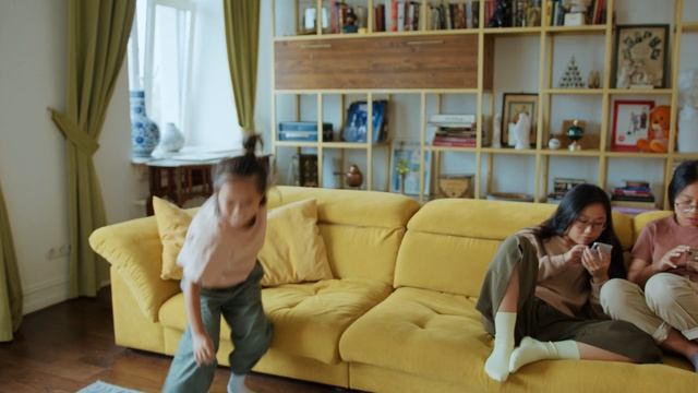 5998011-uhd_4096_2160_25fps