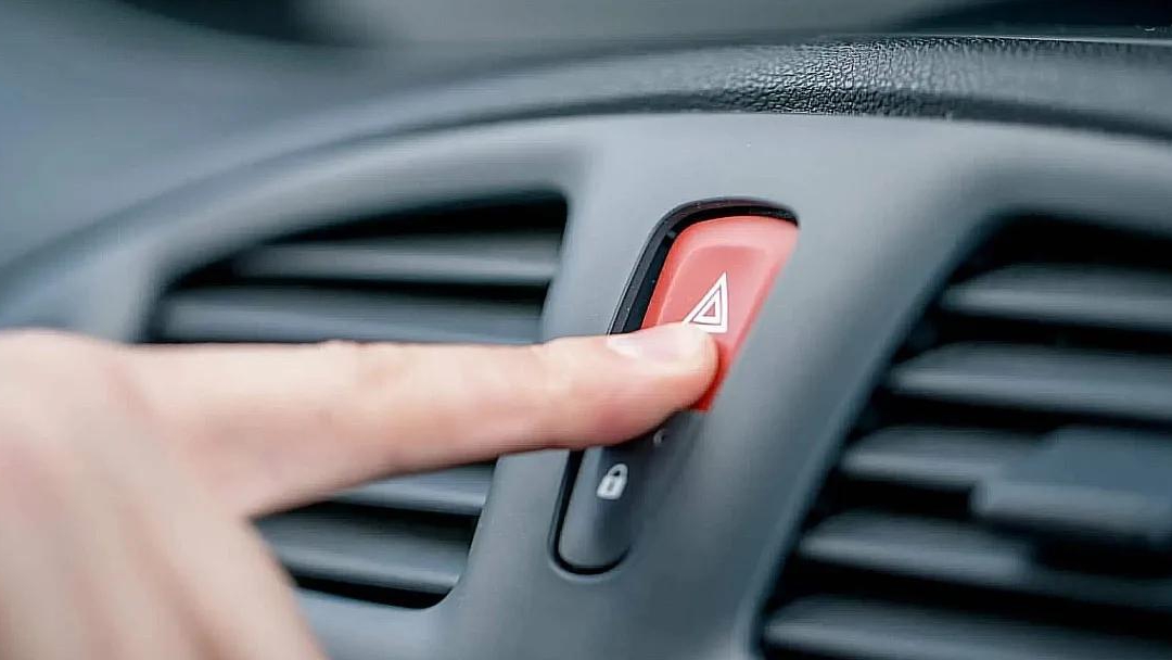 Можно ли использовать «аварийку» как благодарность другим водителям