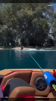 Летающий лыжник на воде.
