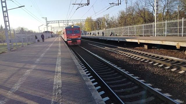 12 мая 2025 Электропоезд ЭТ2М-128 Сообщением Санкт-Петербург-Колпино Отправляется с платформыКолпино