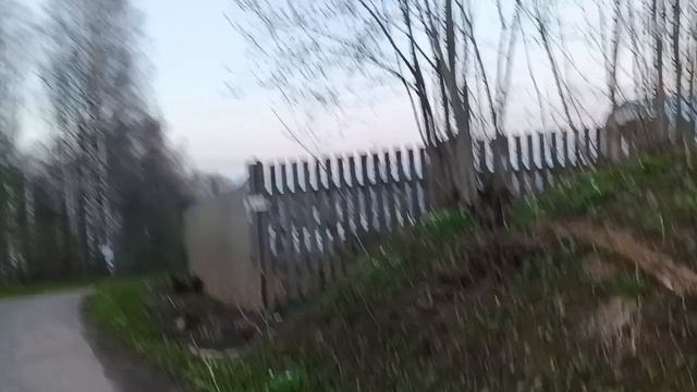 Еду чтоб надеть чехол на теплицу.