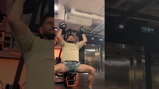 Плечо — отдел верхней конечности, который располагае?
