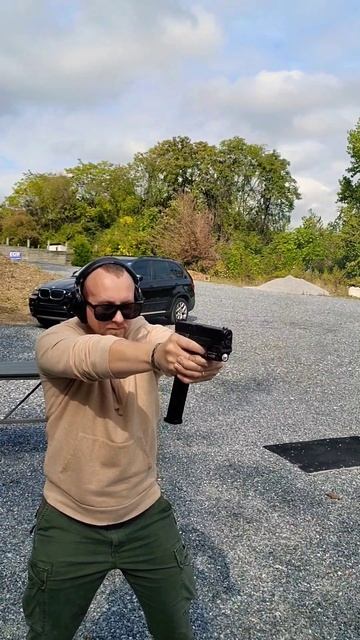 Глок 19 с магазином немножко побольше