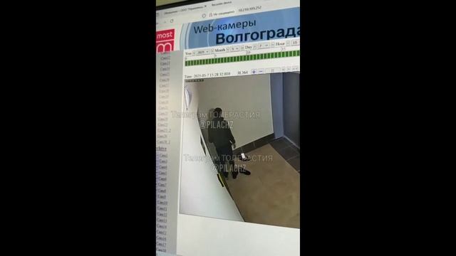 мигрант-курьер насрал себе в штаны в подъезде !!!