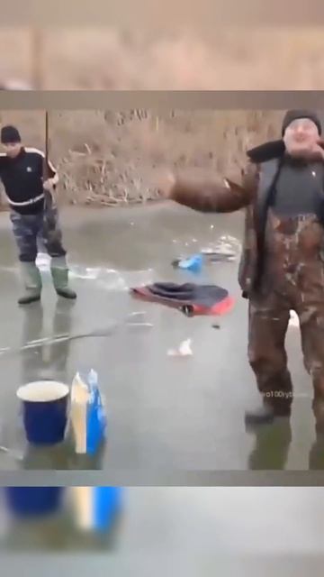 1 Января на зимней рыбалке.... #юмор #мишан