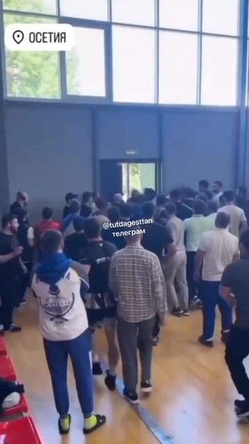 в Осетии на чемпионате по борьбе произошла массовая драка !!!