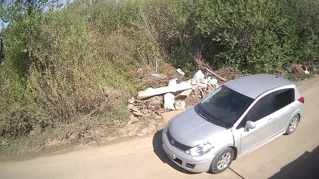 Сброс мусора с автомобиля о719хн116 Ниссан Тиида