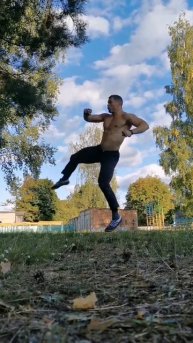 Ван Дамм всё ещё мотивирует! В 40 лет удар с разворотом ?