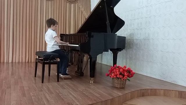 Курилов Мирон, Моцарт В. А. Менуэт. Преп. Андреева Т. М.