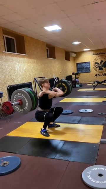 Взятие на грудь 100 #спорт #тяжелаяатлетика #штанга #тре?