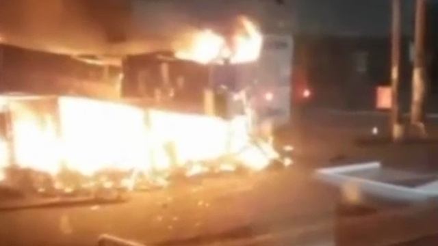 ‼️🇷🇺🔥 Враг атаковал центр города Токмак, горят торговые ряды городского рынка.