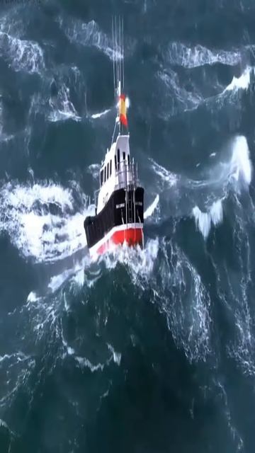Huge Waves In The North Sea ｜｜ Ship In Storm ｜｜ #northsea #ocean #sea #storm #trending #shorts