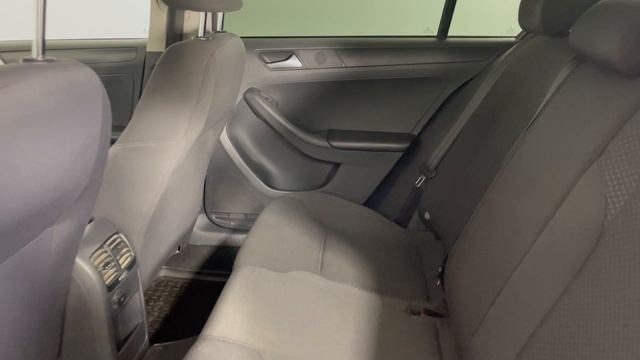 VW Jetta 02181