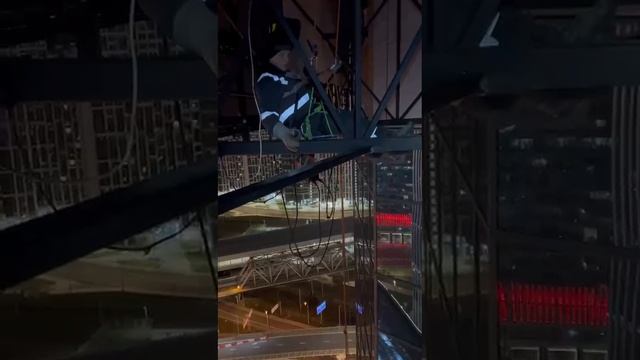 Москва Сити монтаж медиа-фасада .