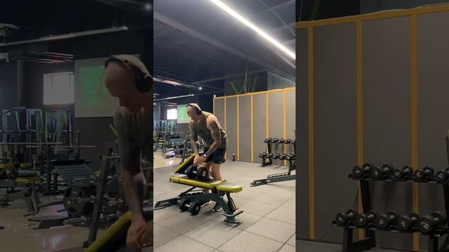 Боковые наклоны с гантелью