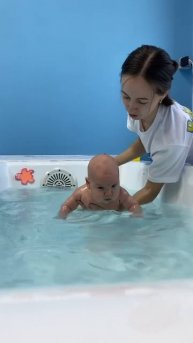 Карим ходит в бассейн делать плюх-плюх 😀получается ?