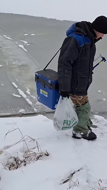 Первый лёд #рыбалка #напозитиве #ловим #fishing
