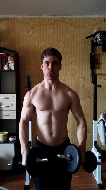махи гантелями в стороны. #shorts