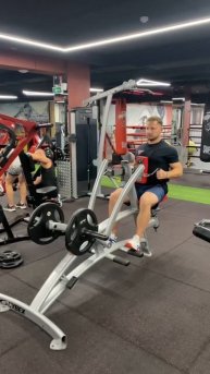 Горизонтальная тяга в рычажном тренажере