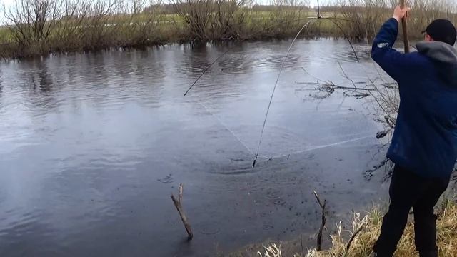 Рыбалка на Паук в непогоду. Караси, чебаки на подъемни?