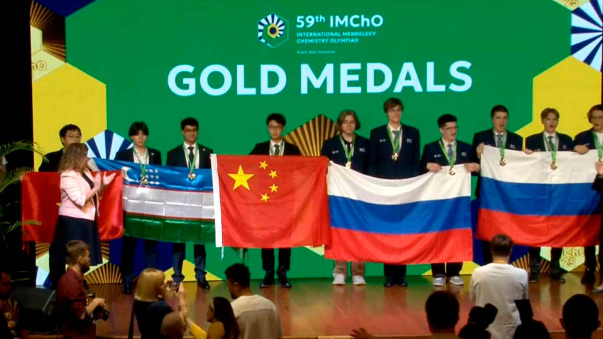 Российские школьники произвели фурор на Менделеевской олимпиаде по химии в Бразилии
