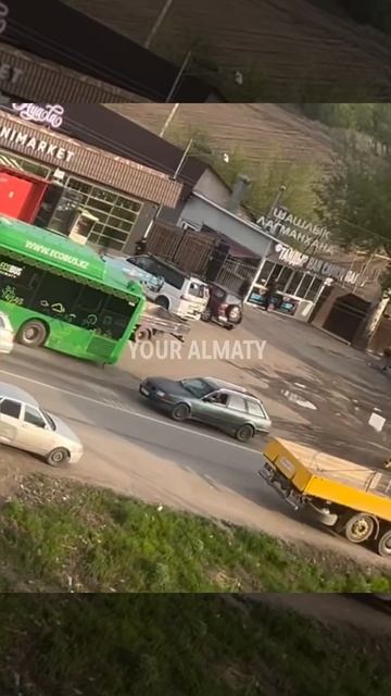 😱Возле ЖК Аспан Сити сегодня сбили бабушку и ребёнка.