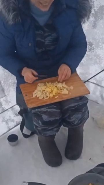 Рыбалка с женой!!! Зимняя рыбалка!!!👍💯 Ловля со льда!!!