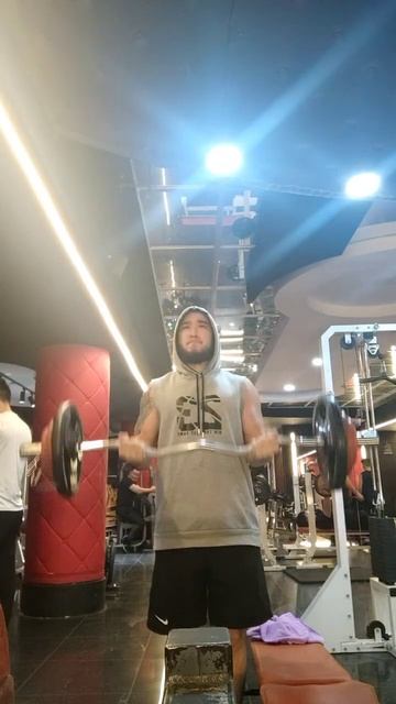 Качаем бицепс 35*10*4 #бицепс #качаемруки #спорт #motivation #МС