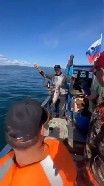 Три кеты на одну удочку! Морская рыбалка на лосося на С