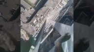 Бассейн с прозрачным дном на огромной высоте