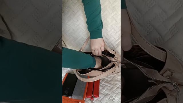 Сумка на три отдела с акцентным леопардовом подкладом из лакированной натуральной кожи SM56