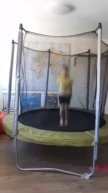 Знакомство.  Первое видео. Батут дома 😎