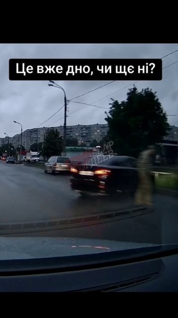 А пипл хавает, своих на потроха сдают, и всех все устраивает