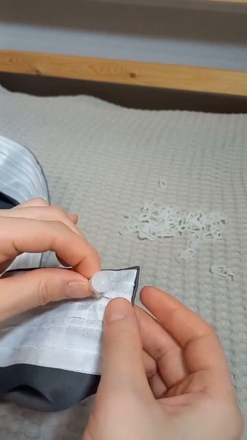 Как правильно крепить крючки на шторную ленту👌