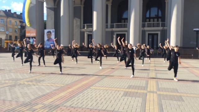 VII Flashmob LIGHT DANCE COMPANY - Театральна Площа-2
