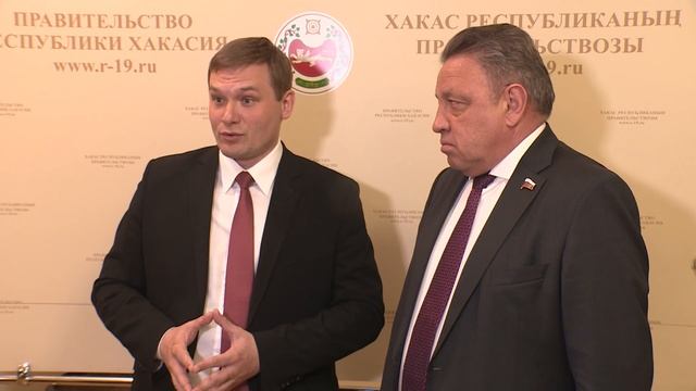 Пресс-подход после совещания с сенаторами в правительстве Хакасии