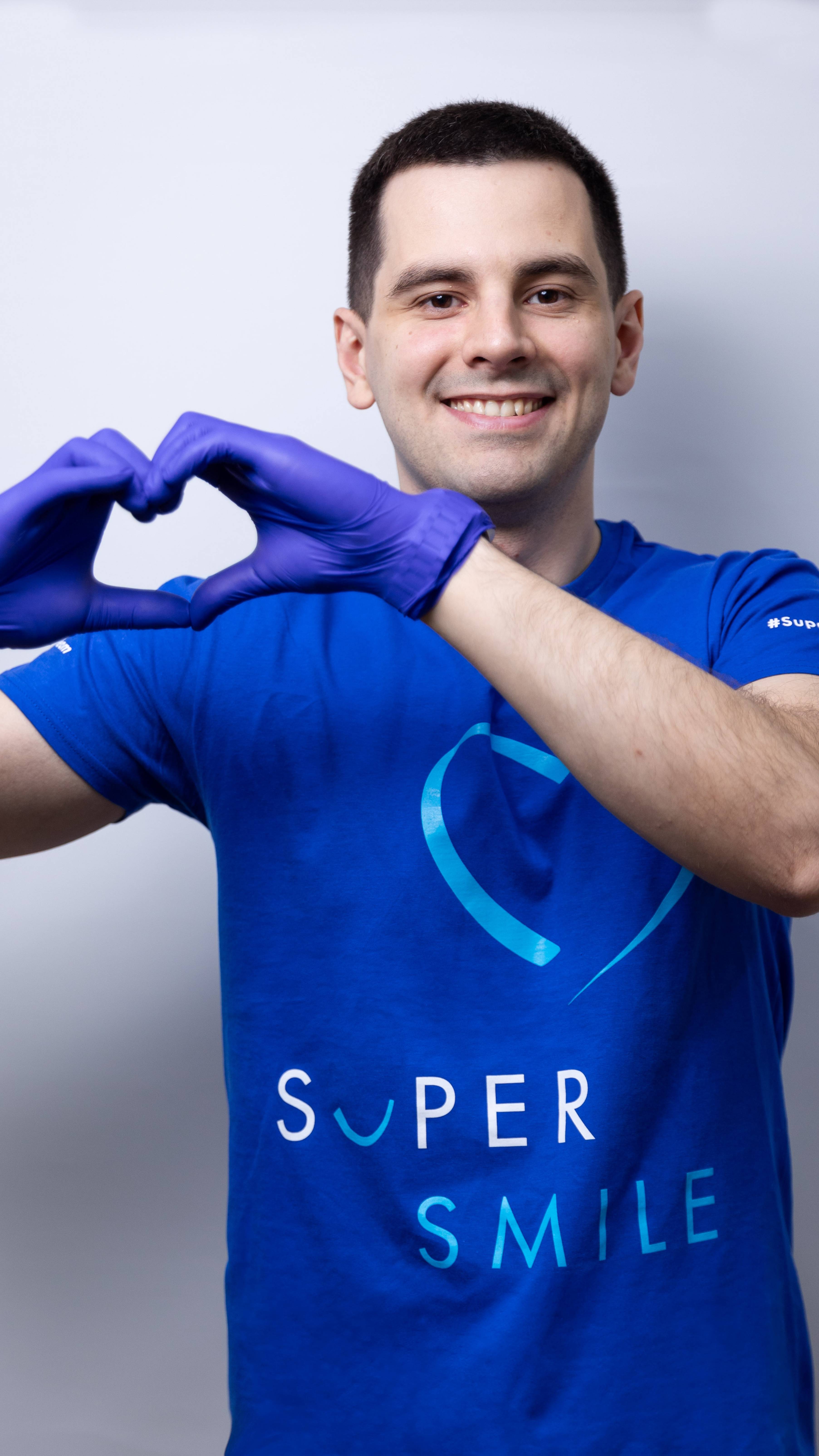 Сулаев Роберт Эрнестович, хирург-имплантолог клиники Super Smile