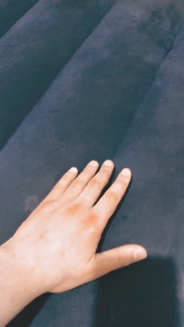 Как найти дырку в надувном матрасе дома с помощью воды и ладони не намочив матрас новость