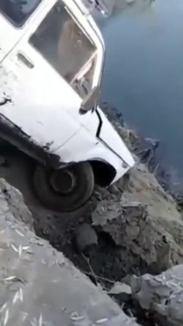 Приехали на рыбалку и увидели такую картину. Не пережи
