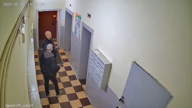 Тюменские обдолбыши решили презентовать своё могущество прямо в подъезде !!!