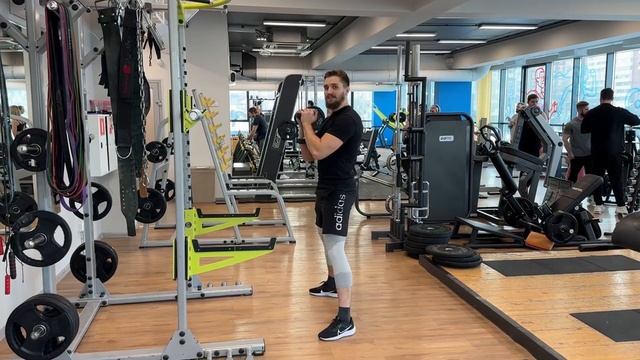 Приседания Плие