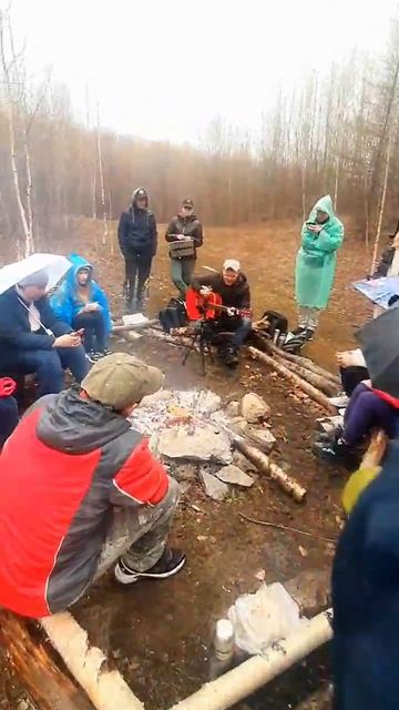 Песни под гитару у костра.           "Юность" #добро #каверп?
