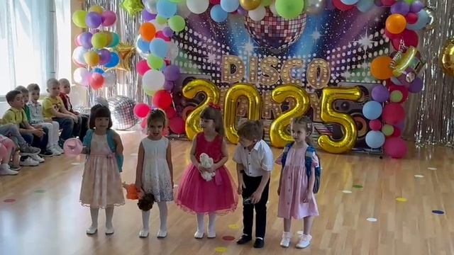 Малыши пришли поздравить