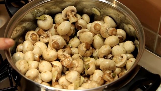 Шампиньоны маринованные за 5 минут! И вкусно и быстро!