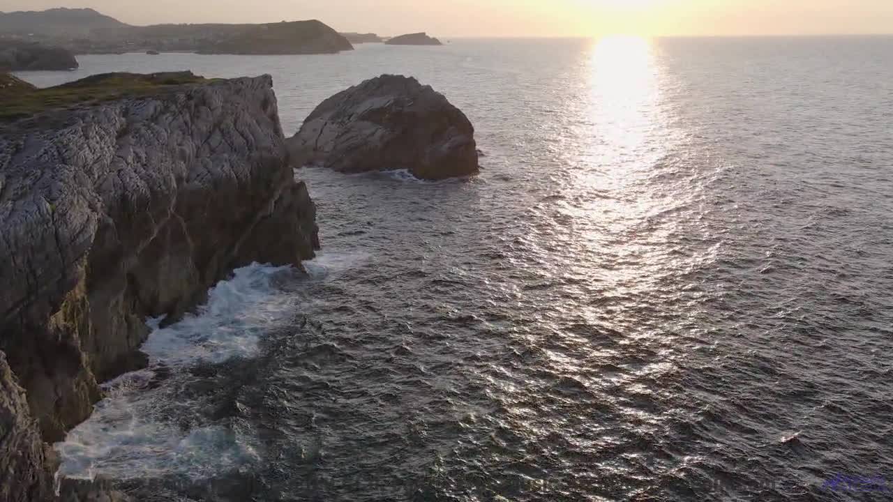 Пейзажи дышат вместе с этим мощным треком - Cloud Bounce -- Ketsa -- Metaphysics